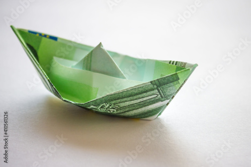 Ship, euro, income and expenses.