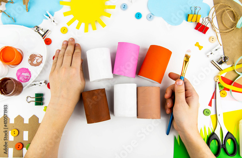 Crafts with children from toilet sleeves. Instruction step by step making farm animals: dog, cat, chicken, sheep, pig, horse. Step 2.