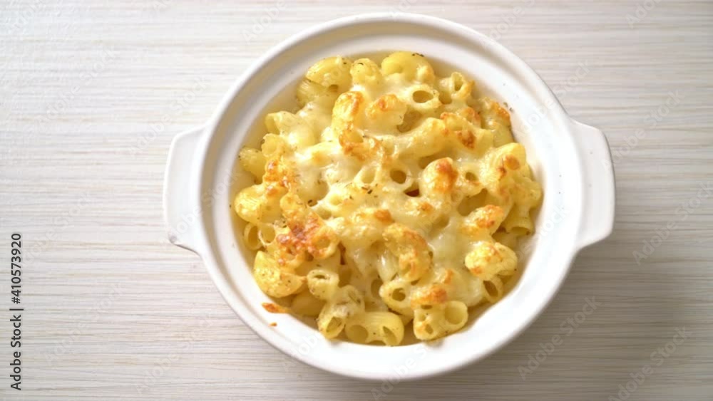 mac and cheese, macaroni pasta in cheesy sauce - American style mac and cheese, macaroni pasta in cheesy sauce - American style