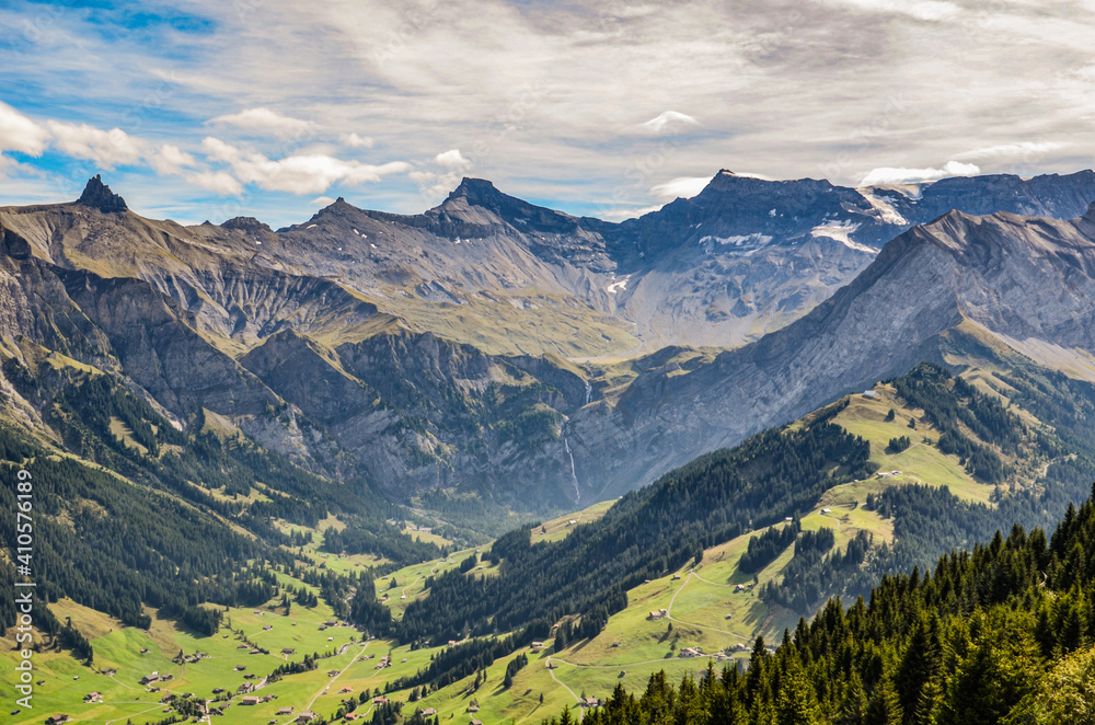 Fototapeta premium Panoramablick auf die Engstligenalp im Berner Oberland