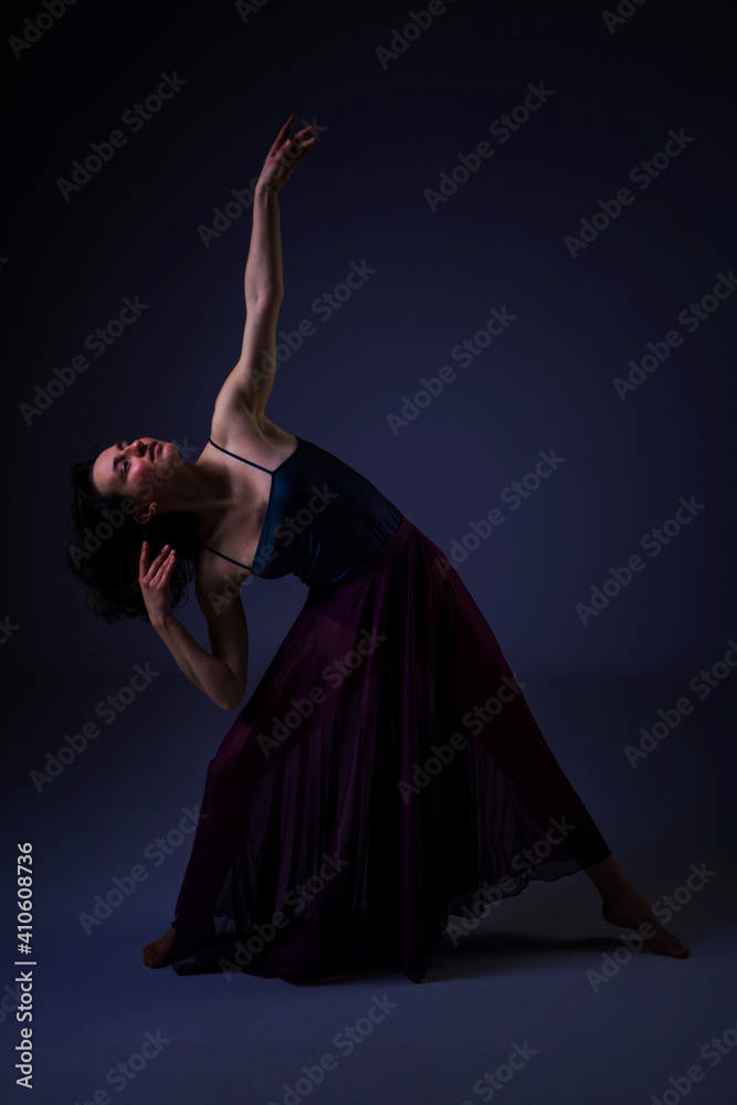 Fototapeta premium dancer dancing in the studio with joy