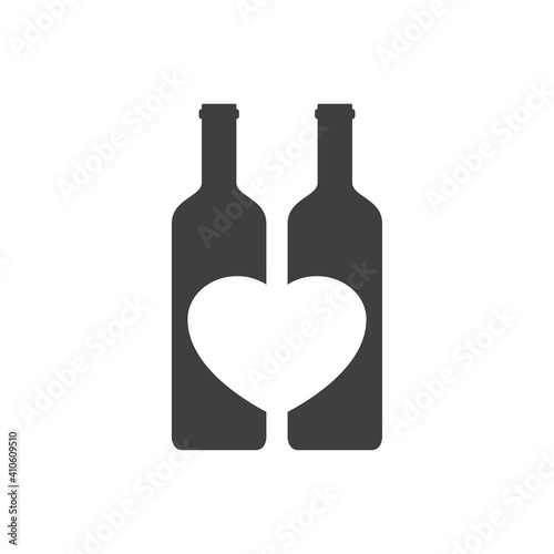 Logotipo con silueta de botellas de vino con corazón en espacio negativo en color gris