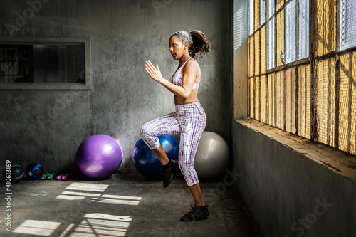 Tableau sur toile Working out with balance balls