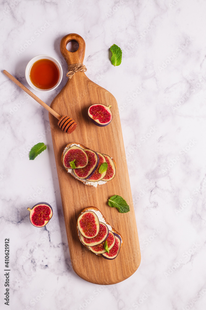 Homemade summer toast with cream cheese and figs.