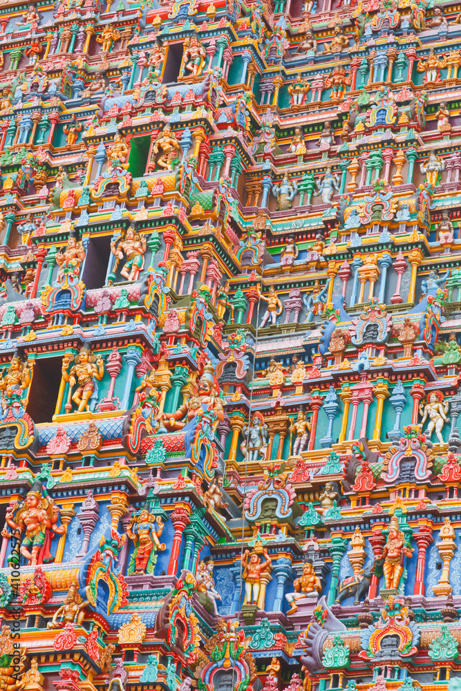 Fototapeta premium Sculptures on Hindu temple tower