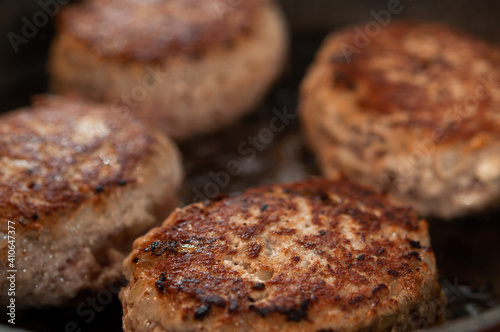 Wallpaper Mural フライパンで焼いたハンバーグ シズル 手づくり おうち時間 日本 Torontodigital.ca