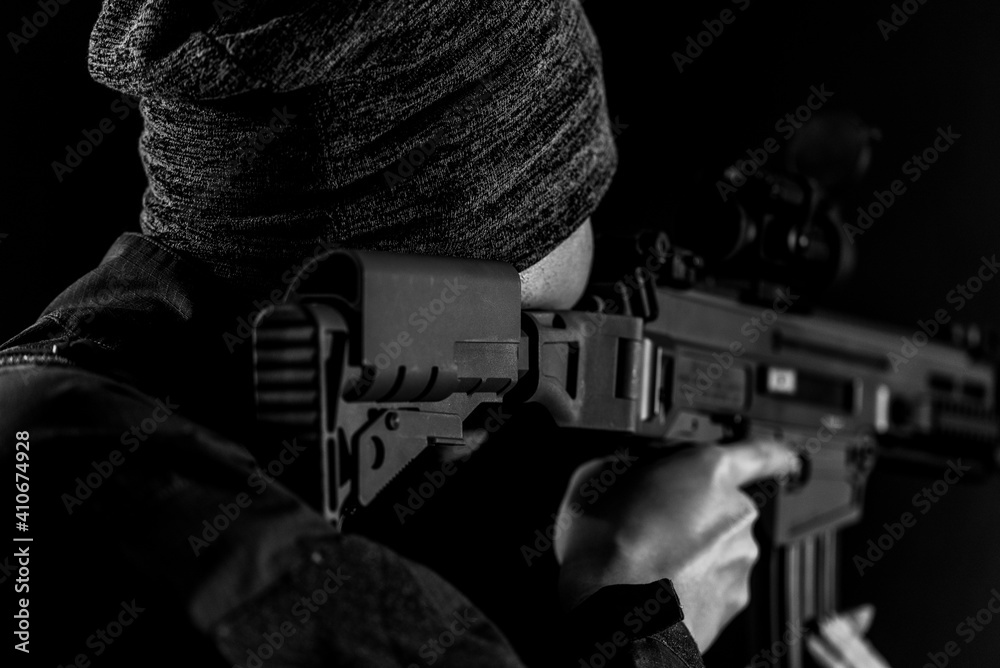 アサルトライフルを構える人物 Stock Photo Adobe Stock