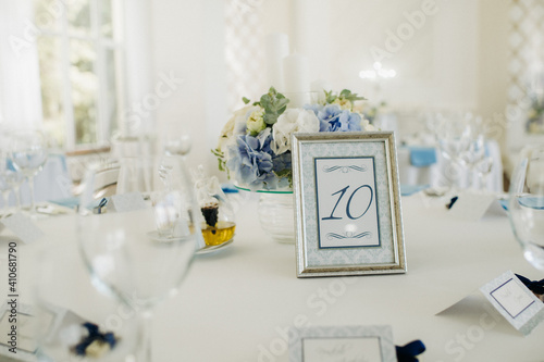 wedding table decoration with blue flowers on the table in the restaurant table decor for dinner at the wedding. photo