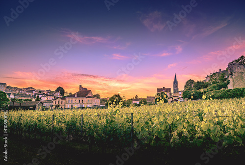 Coucher de soleil sur le village de Saint Emilion