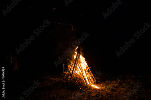 Stampa su tela bright bonfire on the wood in the tourist camp