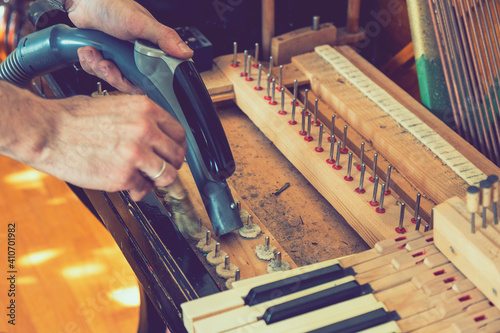 Tablou pe pânză Setting up an old piano