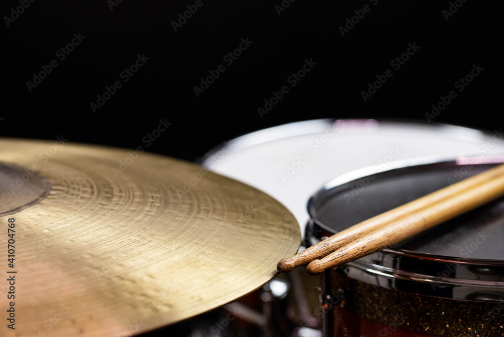 Obraz premium Closeup of drumsticks lying on the professional drum set. Drummer equipment.