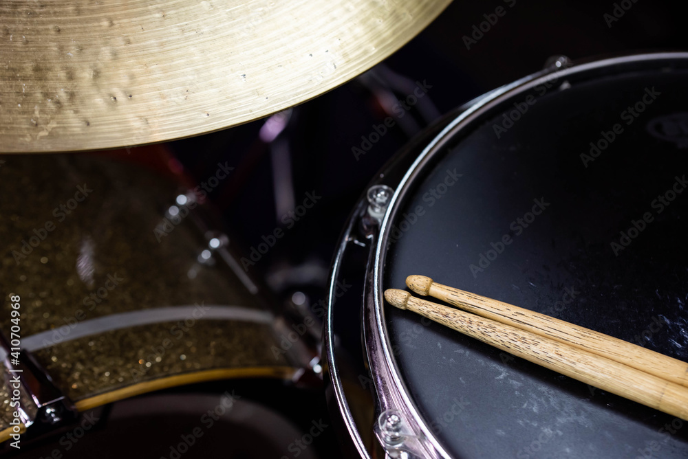 Obraz premium Closeup of drumsticks lying on the professional drum set. Drummer equipment. 