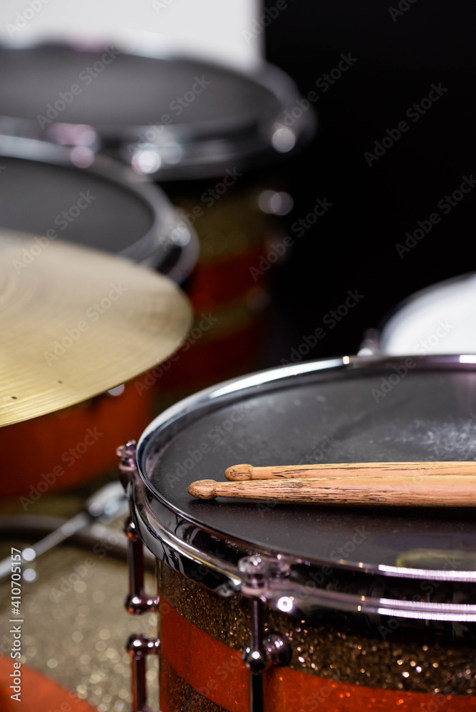 Obraz premium Closeup of drumsticks lying on the professional drum set. Drummer equipment. 