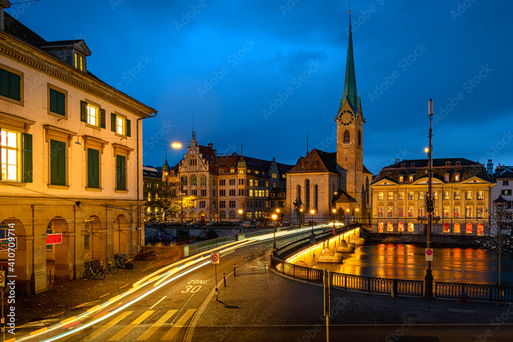 A long exposure image of the Münsterbrücker in Zürich at autumn evening
