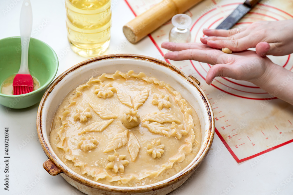 Big hot round balish. Tatar pie.