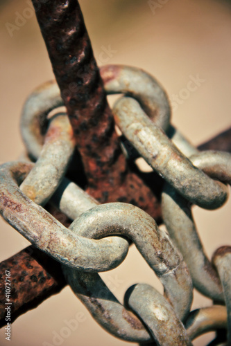 detail of chain with rusty iron