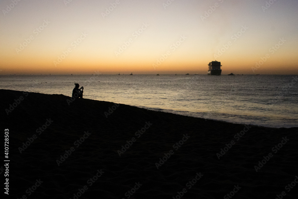 Paisaje del amanecer en la playa de Los Cabos