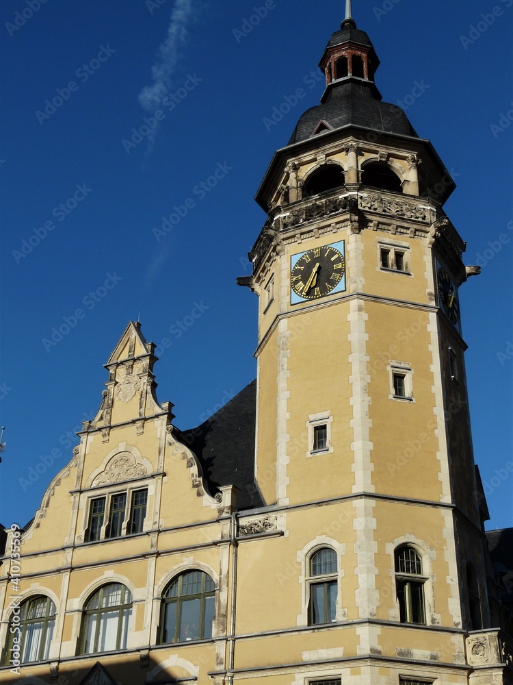 Turm und Giebel Rathaus in Köthen / Anhalt