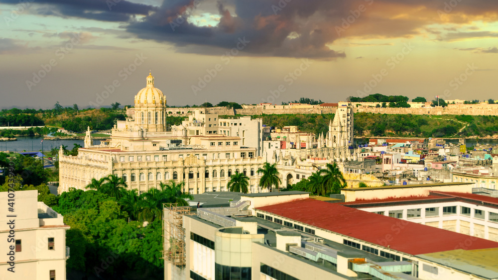 Fototapeta premium Havana urban skyline including the Museo de la Revolucion, Cuba