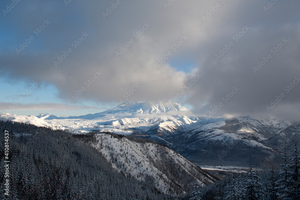 Obraz premium snow covered mountains in winter