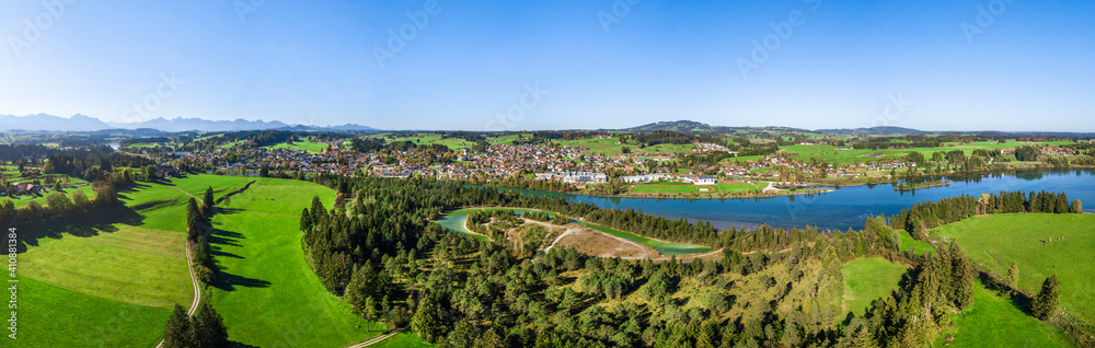 Lechbruck am bayrisch-schwäbischen Ostallgäu im Luftbild