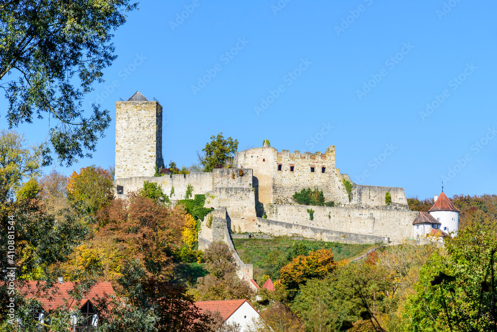 Fototapeta premium Die alte Burg von Pappenheim im Naturpark Altmühltal