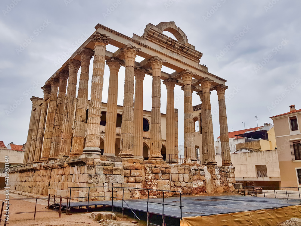 Antiguas ruinas del templo romano de Diana en la ciudad de Merida