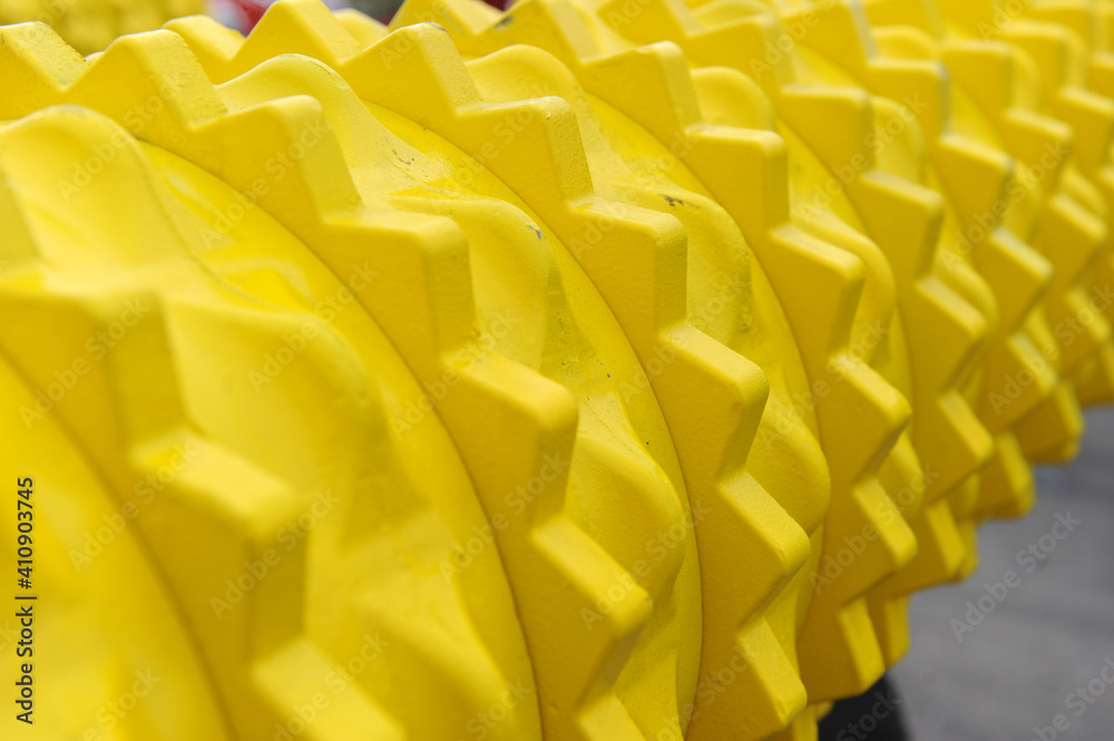 Obraz premium Yellow drums with crushing role. 