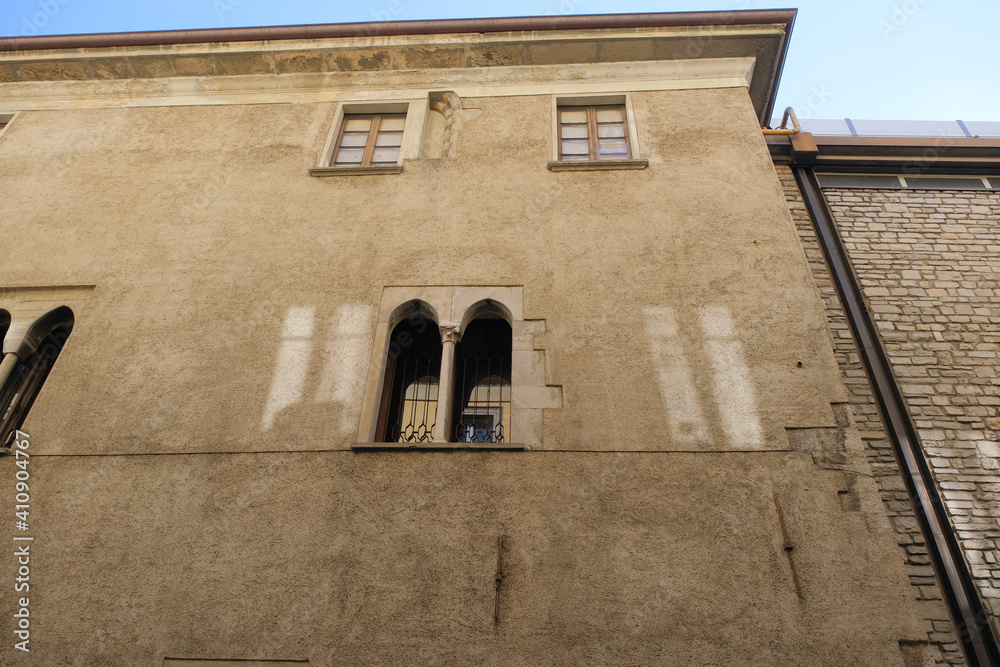 Palazzo Odescalchi nel centro storico di Como, Lombardia, Italia.