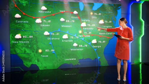 Konstfotografi News Studio Live Weather Forecast: Professional Female Reporter / Meteorologist / Presenter Standing Beside Screen, Gestures to Point at Synoptic Map Chart for U