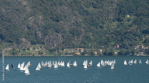 Barche a vela sul lago di Como a Pianello del Lario in provincia di Como, Lombardia, Italia. photo