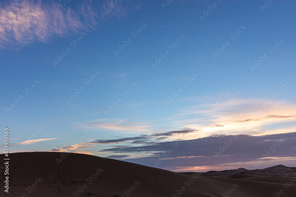 Fototapeta premium dune at sunset in morocco