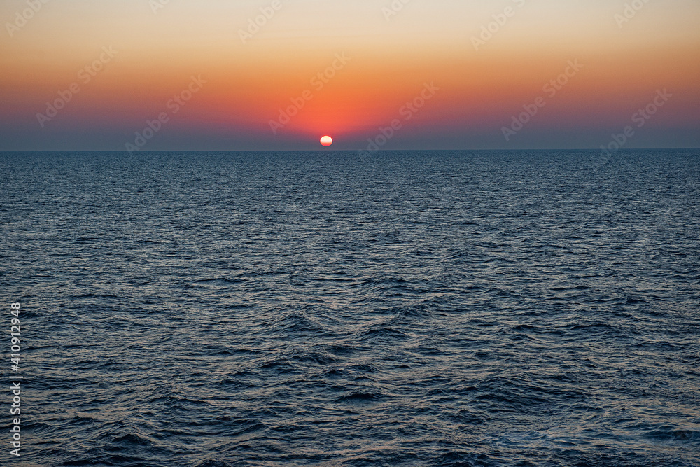 Sonnenuntergang bei der Insel Karpathos, Griechenland Sonnenuntergang bei der Insel Karpathos, Griechenland