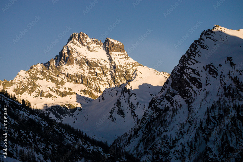 Fototapeta premium monte Viso, 3841 mts, Valle del Guil,Alpes,parque natural Queyras,Francia-Italia, Europa