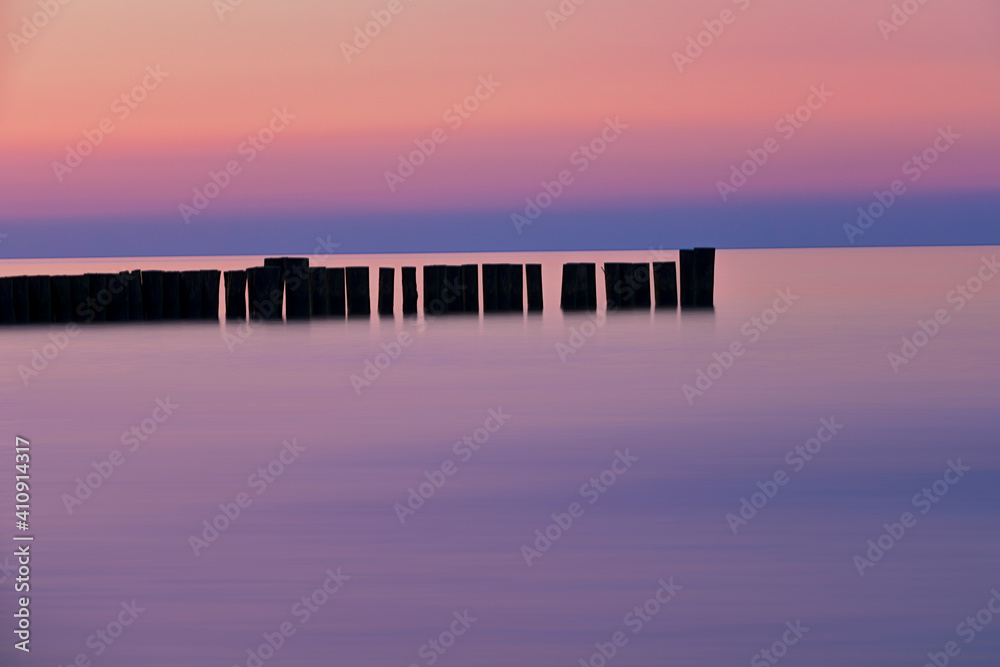 Obraz premium Sonnenuntergang am Meer in Kühlungsborn an der Ostsee, Mecklenburg-Vorpommern, Deutschland