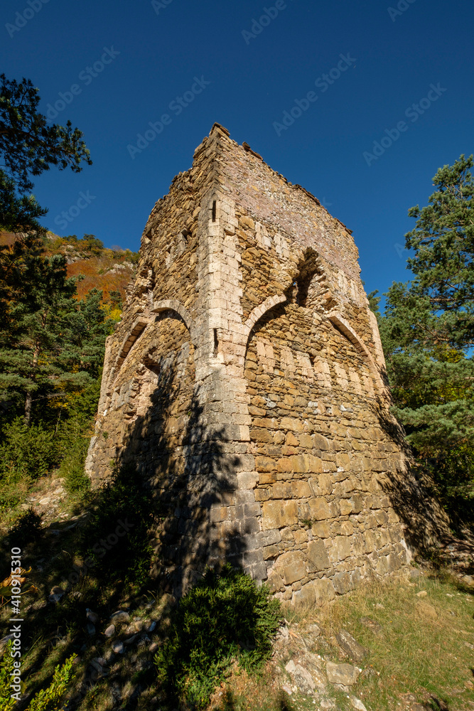 Tower of Felipe II, - castillo viejo -,  Boca del Infierno route, Valley of Hecho, western valleys, Pyrenean mountain range, province of Huesca, Aragon, Spain, europe