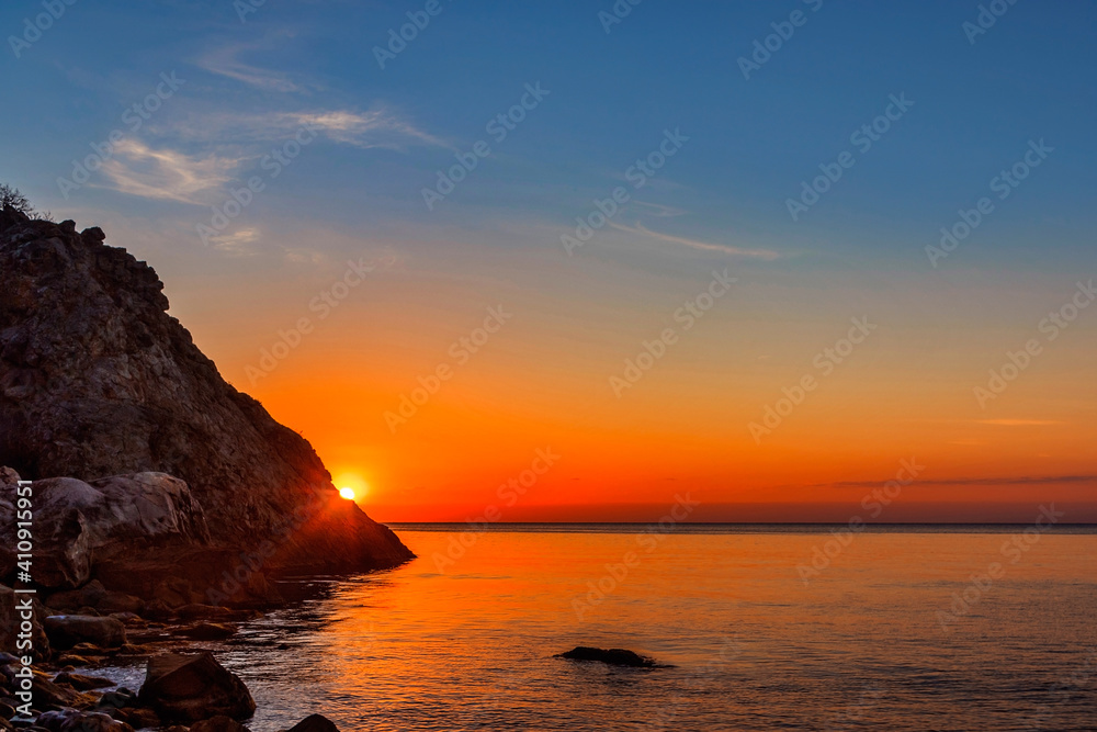 the sun rises over the sea in the early morning at dawn