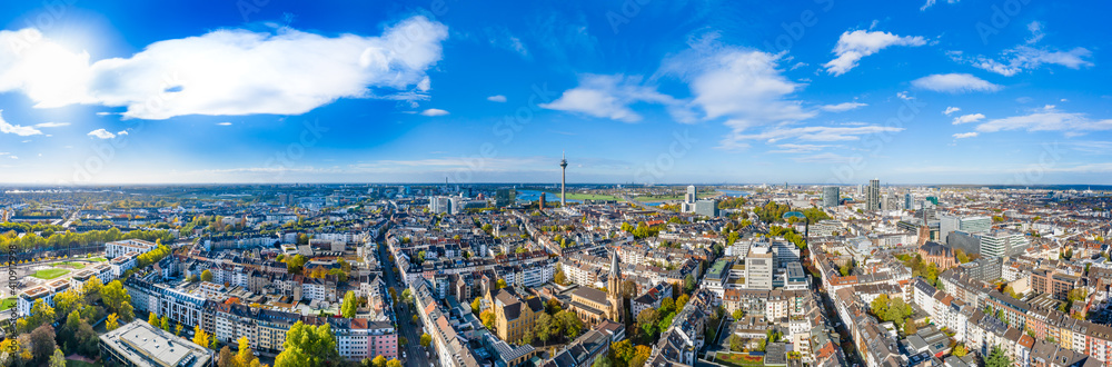 Panorama von Düsseldorf, Deutschland - obrazy, fototapety, plakaty 