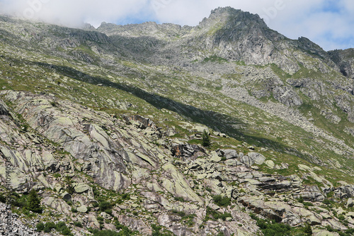 Foto Bellissima vista panoramica sulle montagne dal sentiero che porta ai laghi Corni