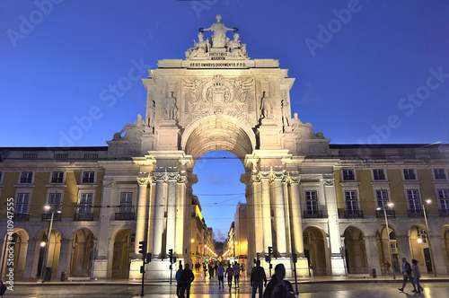 Canvas Print The triumphal arch in the Commerce square (Praca do Comercio), Lisbon, Portugal
