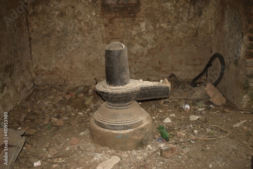 neglected shiva lingam inside one of deserted baro ras bari temple