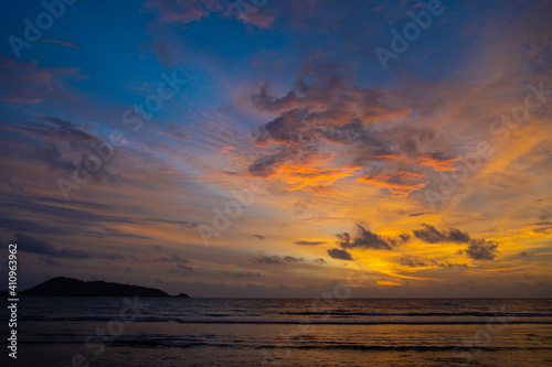 Fototapeta Naklejka Na Ścianę i Meble -  beautiful sunset at the beach in Thailand