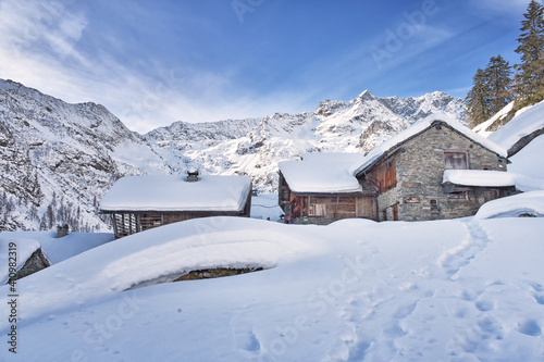 Excursion to the Valle d'Otro, above Alagna Valsesia, among the landscapes and the ancient Walser huts. © balenabianca