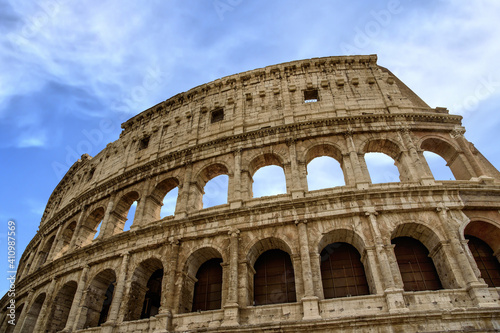 Rom - Colloseum  Zwischen 72 und 80 n. Chr. errichtet  mit blauem leicht bew  lkten Hintergrund. Rome - Colloseum  Built between 72 and 80 AD  with blue slightly cloudy background. 