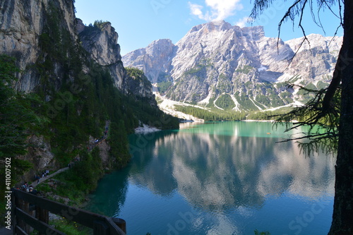 Fototapeta Naklejka Na Ścianę i Meble -  lago di braies perla delle dolomiti del trentino alto adige