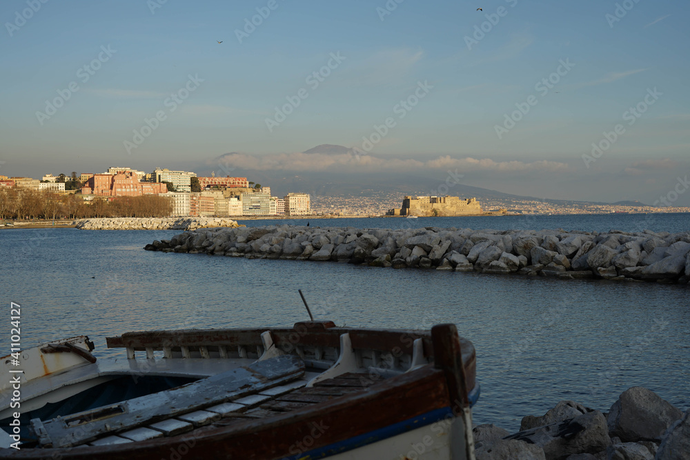 Fototapeta premium dam and boat with the castle of naples