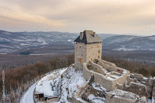 Foto Hungary - Castle of Regec (Regéc) in the Zemplen mountains from drone view