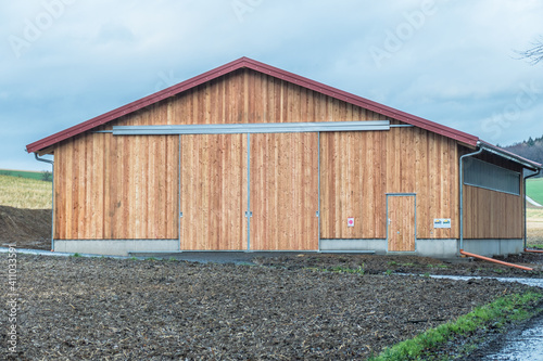 Neu erbaute landwirtschaftliche Lagerhalle photo