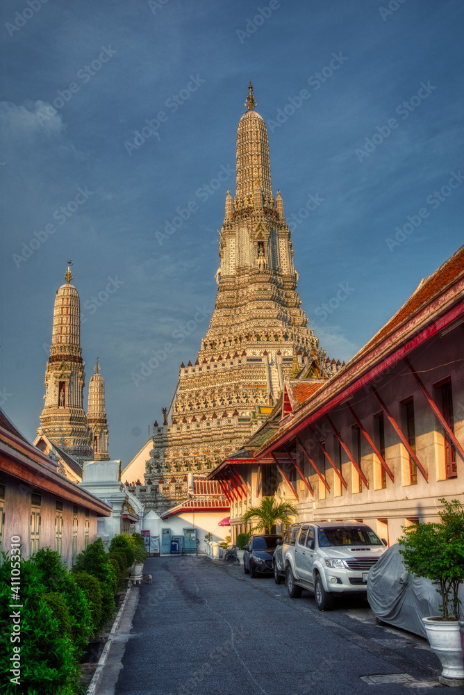 Fototapeta premium wat arun tempel bangkok Thailand, place of buddhism